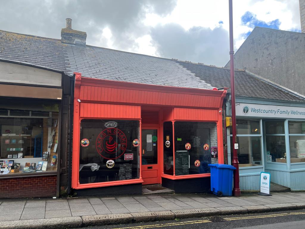 Lot: 38 - FREEHOLD DUAL COMPONENT COMMERCIAL INVESTMENT OPPORTUNITY - 3 Alma Place front elevation